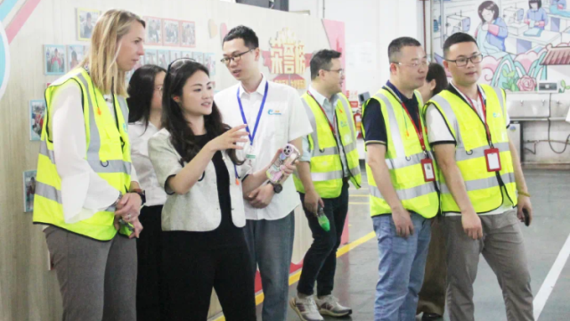 特写｜留学回来的她“爆改”中山老牌日用企业