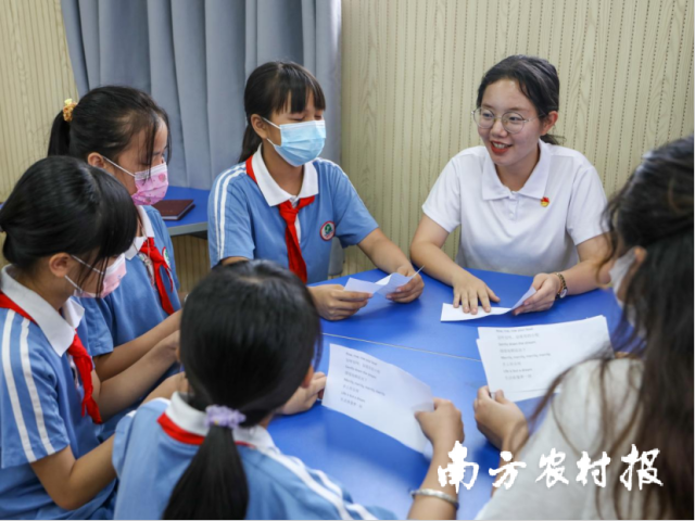 驻肇庆广宁洲仔镇工作队引进高校支教团队，在洲仔中学以及洲仔中心小学新增2个英语支教点。受访者供图