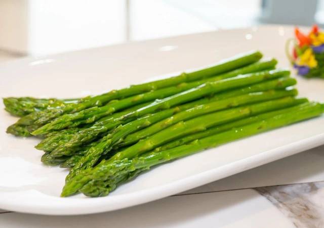 色鲜味美的和县芦笋 谭家富摄