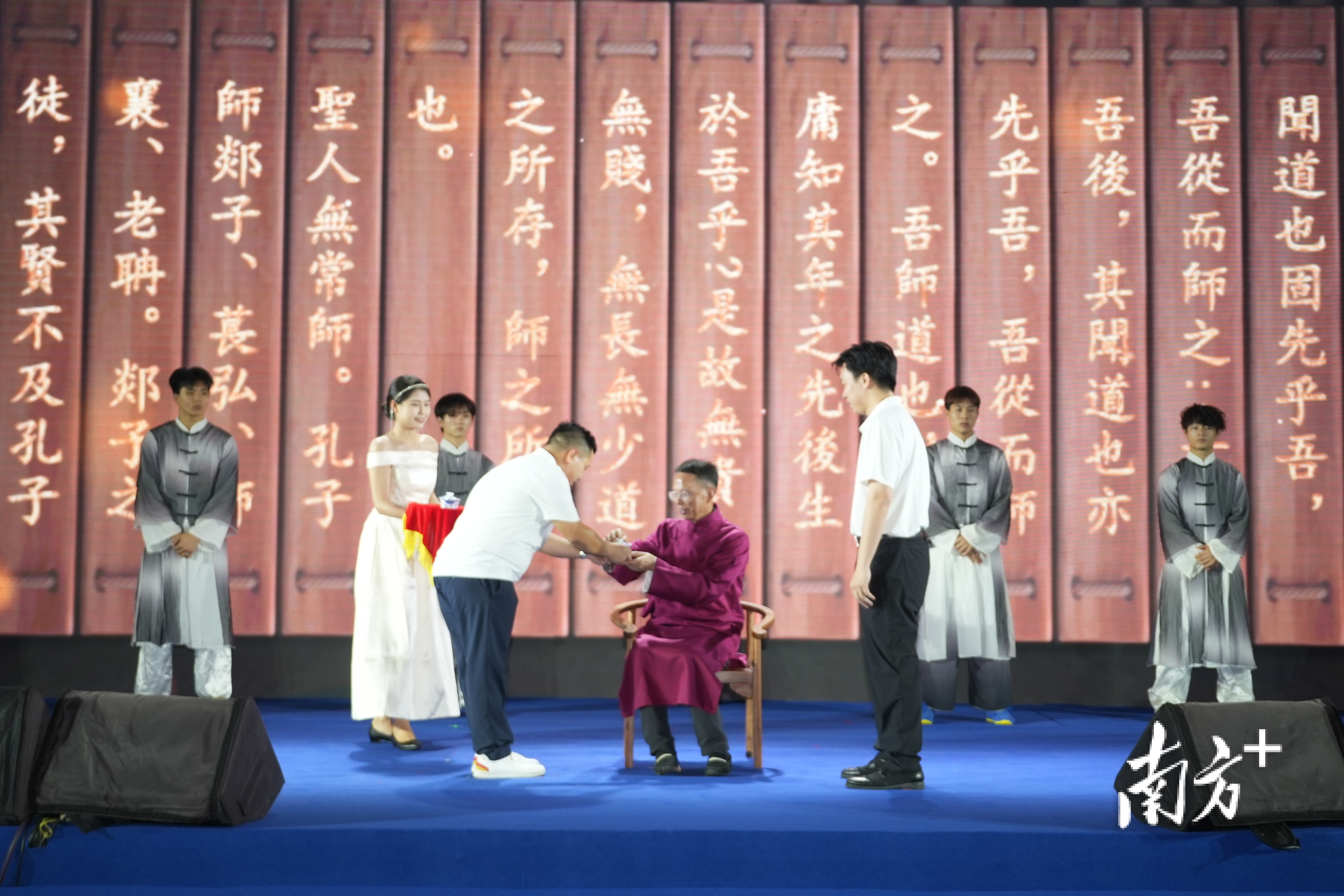 5月15日，“青蓝接力、薪火相传”佛商传承行动正式启动。   廖明璨 摄 