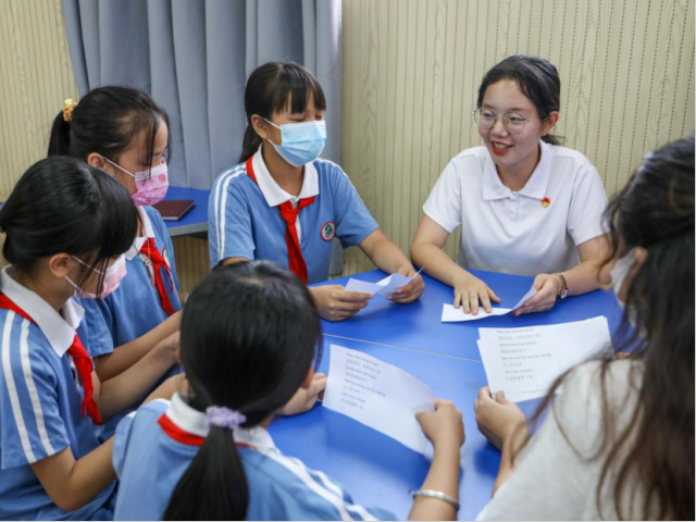 2022年6月，陈文娟赴肇庆广宁县洲仔中学、洲仔中心小学参与线下支教活动。