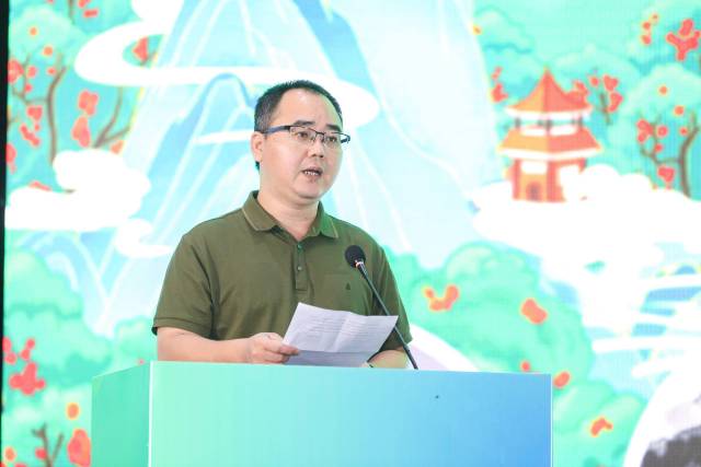 高州市根子柏桥龙眼荔枝专业合作社社长何达为。