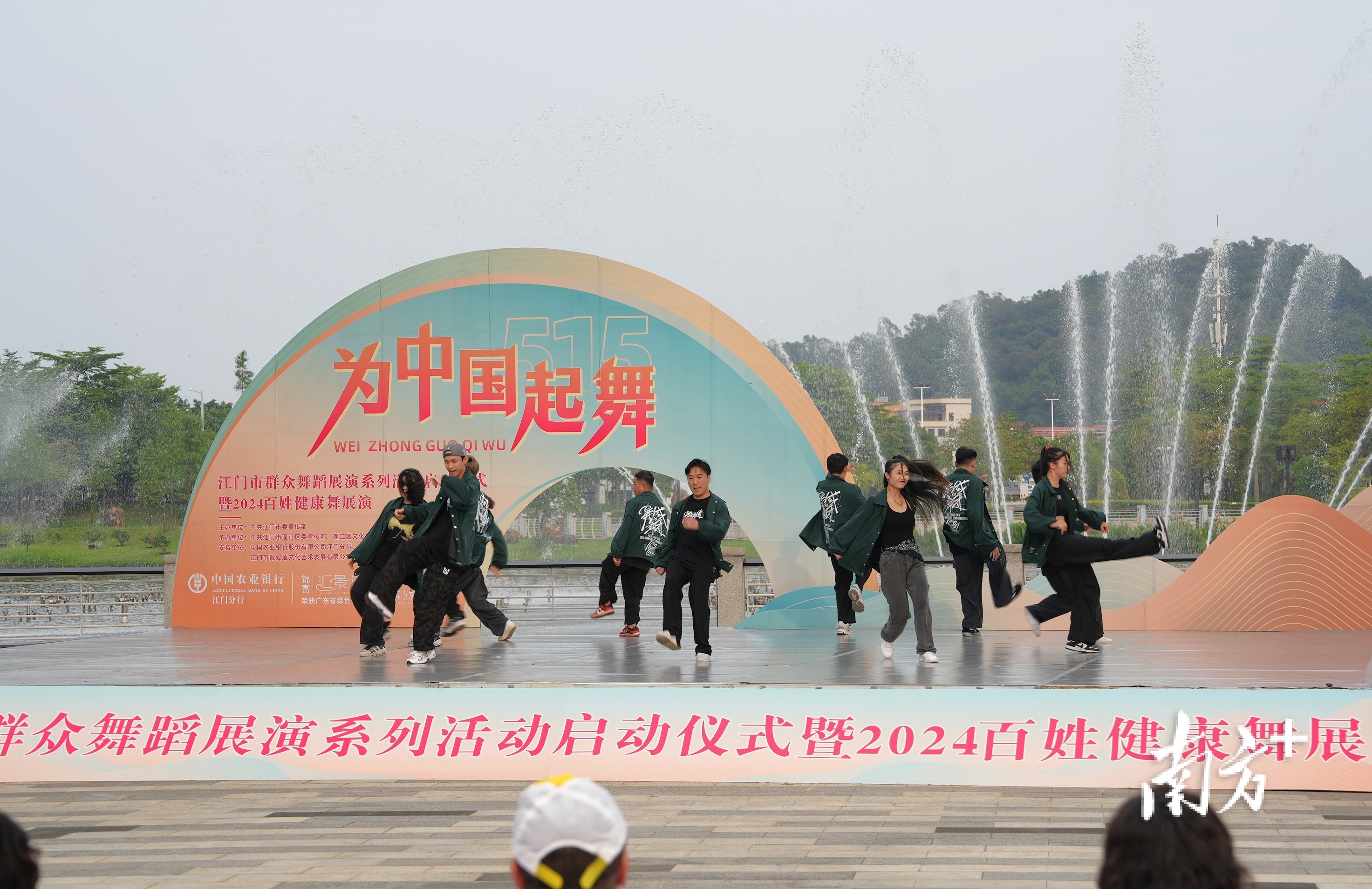 JAMYO街舞酱音乐舞蹈带来的街舞助兴表演节目《热烈》。 JAMYO街舞酱音乐舞蹈带来的街舞助兴表演节目《热烈》。