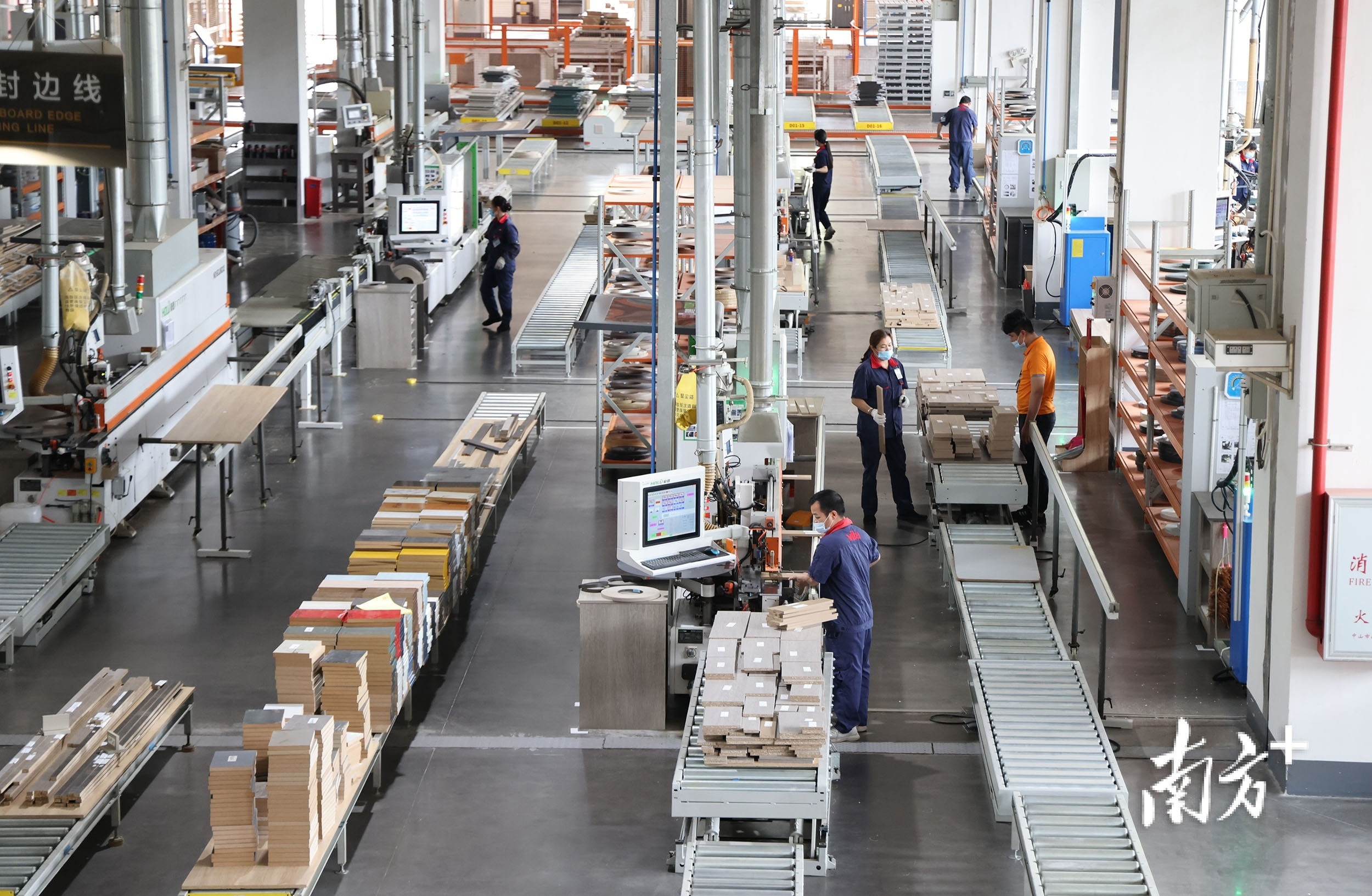 图为小榄企业威法定制车间。 南方+ 叶志文 拍摄