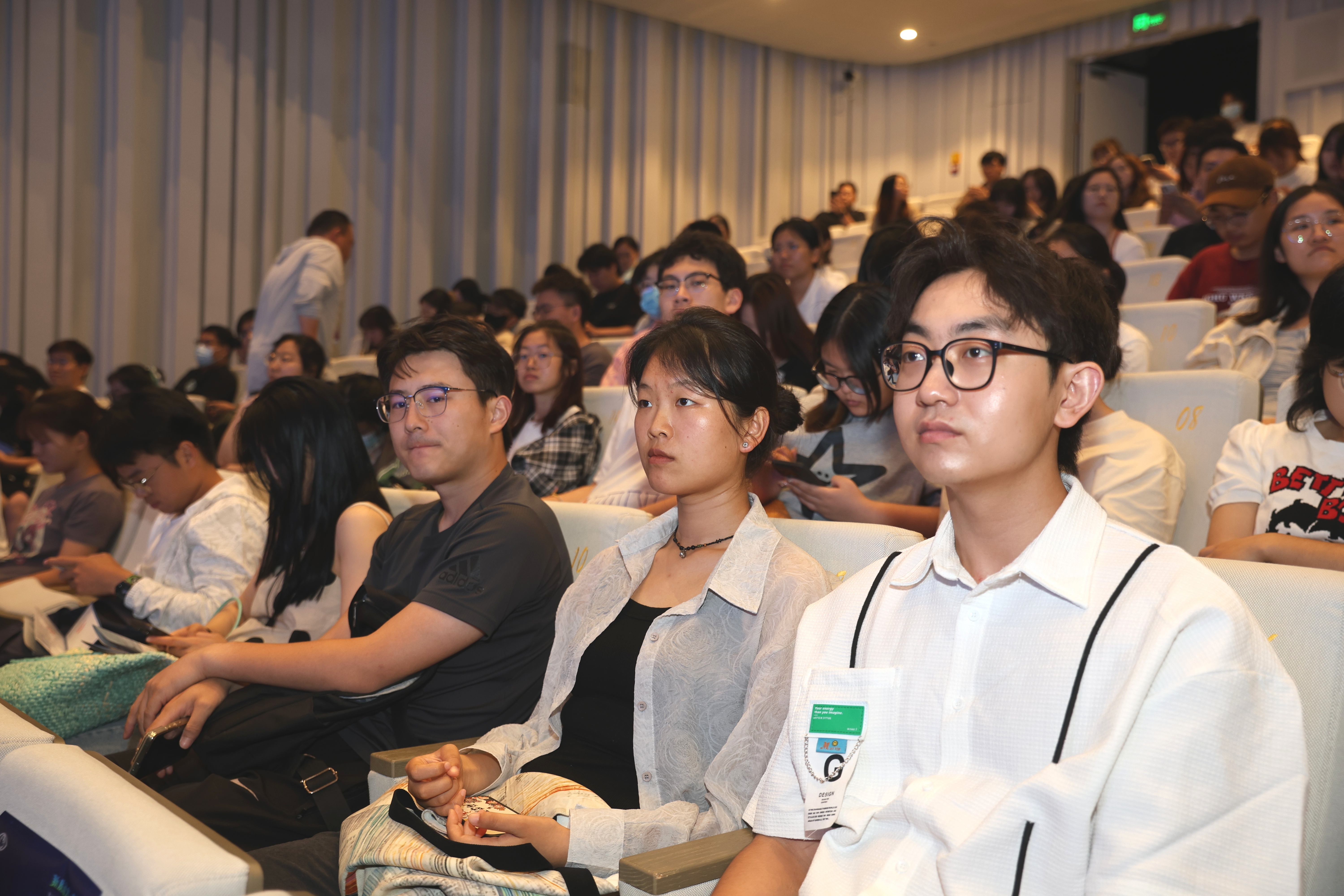 “美育进社区”系列公益展映活动启动。  南方+ 关铭荣 拍摄