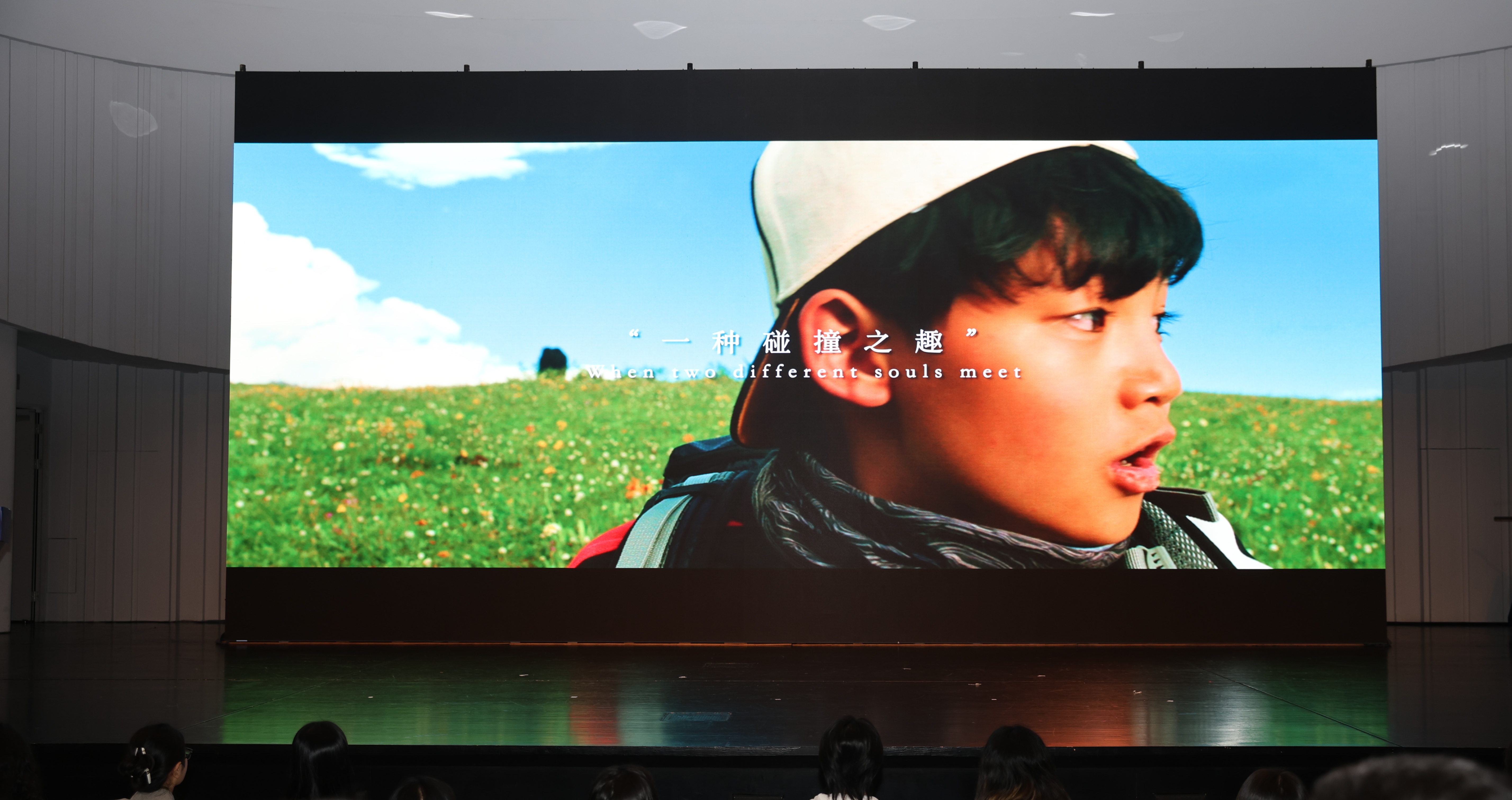 “美育进社区”系列公益展映活动启动。  南方+ 关铭荣 拍摄