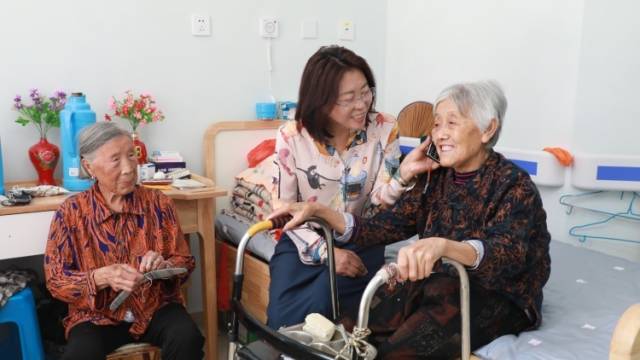 国家卫健委新闻发布会答南方+：医养结合事业与产业相互促进、良性循环