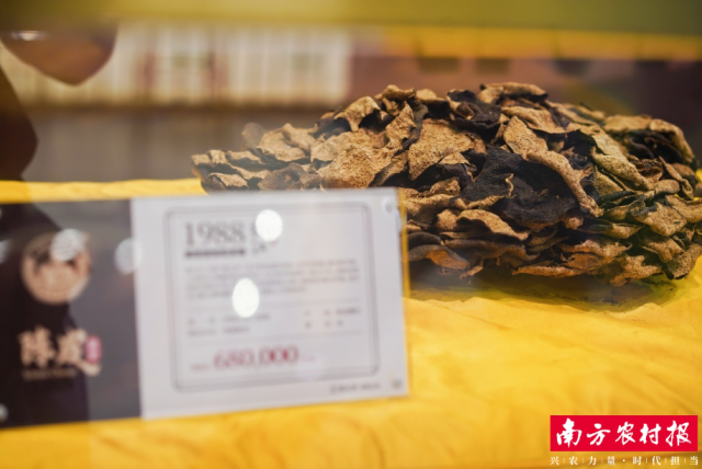 1988年炮制陈化的新会陈皮亮相第六届国内茶博会。