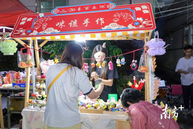 文创手信美食集市。 文创手信美食集市。