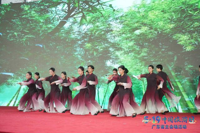 活动现场武术舞蹈《梁赞·咏春》。