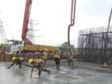 与“龙舟水”赛跑，深江铁路洪奇沥水道公铁大桥南沙侧完成基础施工