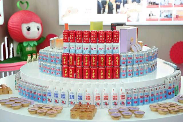 广药王老吉旗下品牌荔小吉的系列产品，是荔枝深加工的生动展现。