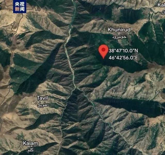 伊朗官方通讯社公布坐标图片显示🫸🏻，坠机地区位于山林区域。
