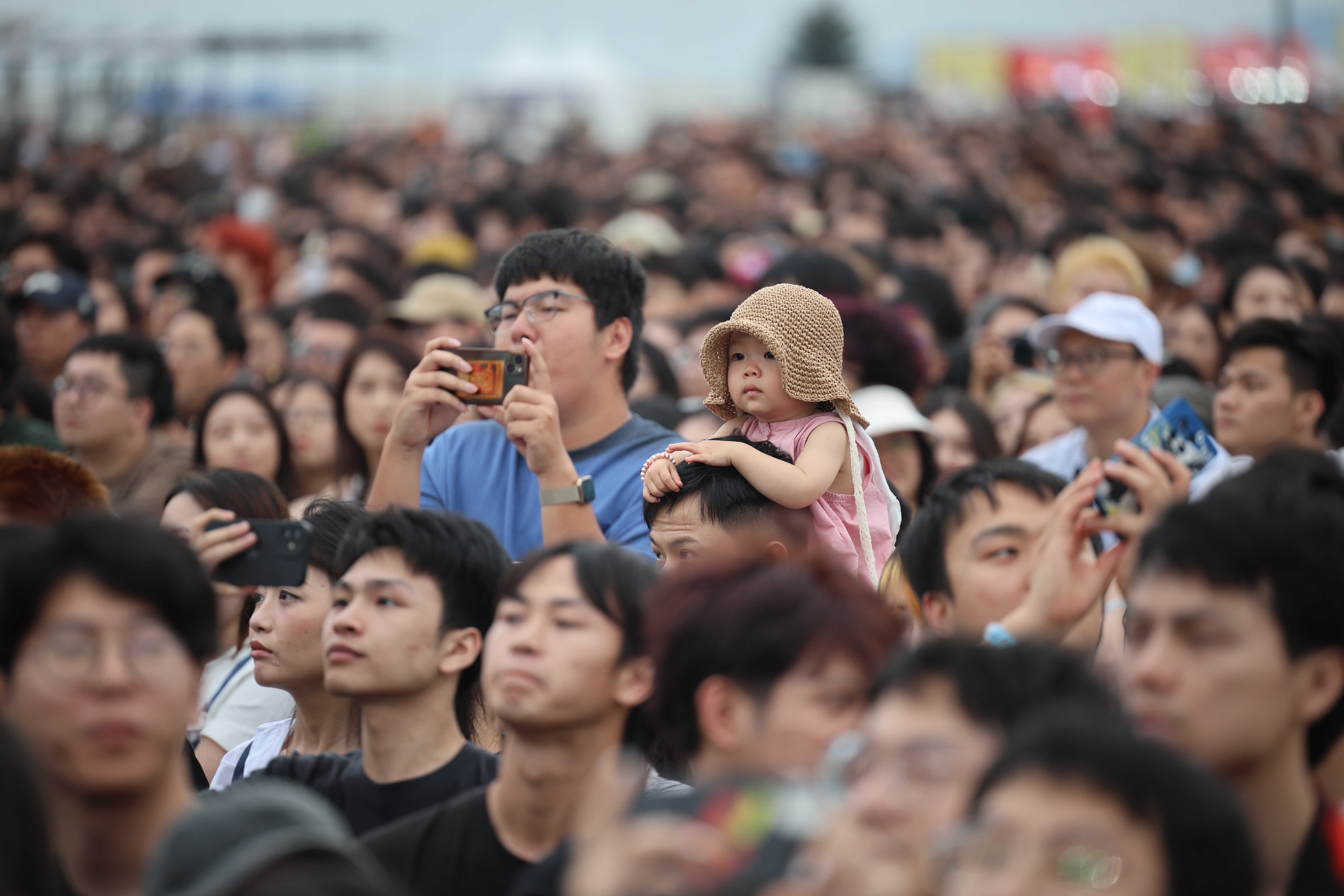 小小萌娃也参与其中。&nbsp;