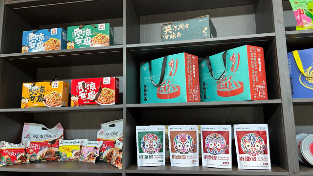 陕西杂八得食品有限公司生产的擀面皮等产品。
