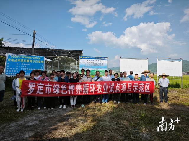 农业科技示范基地现场图。