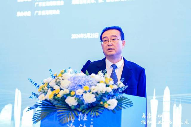 海南省农业农村厅副厅长马育红在现场推介海南特色农业