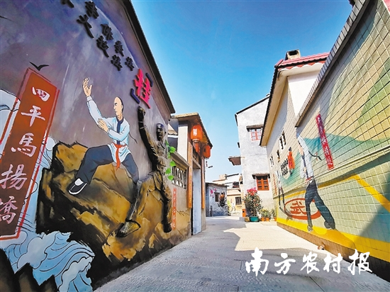 京梅村落以“一场一中间，两巷三馆四事业”为详细思绪睁开总体经济。