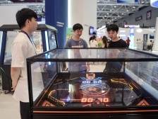 战斗力爆棚！这款机器人会格斗更会技术创新｜文博会上新