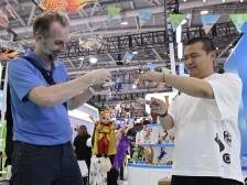 看“三星堆”、品中药雪糕，歪果仁逛文博大呼amazing｜老外“叹”文博