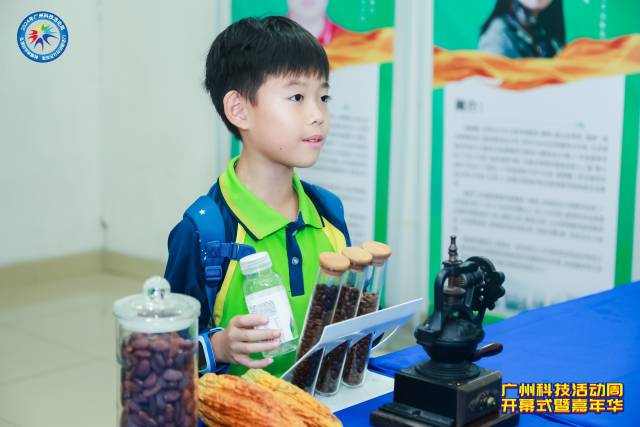 咖啡知识科普讲解展位现场。