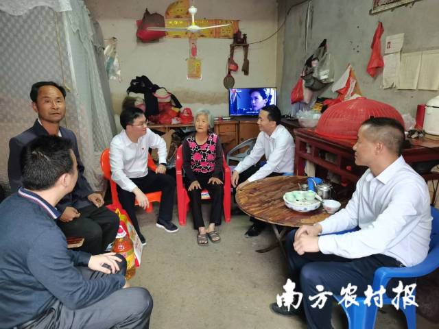 驻揭阳揭西金和镇工作队入户慰问。受访者供图