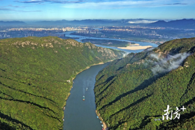 天开清远峡，北江穿流而过。陈伟毅 摄