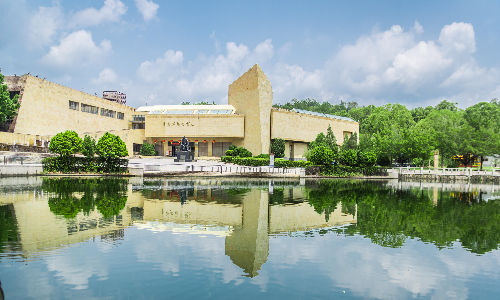 梅县是传统的文化之乡、足球之乡和华侨之乡