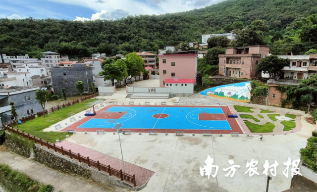 新建蝉塘村文体广场，升级改造村民活动楼和迁建村级标准化卫生站。