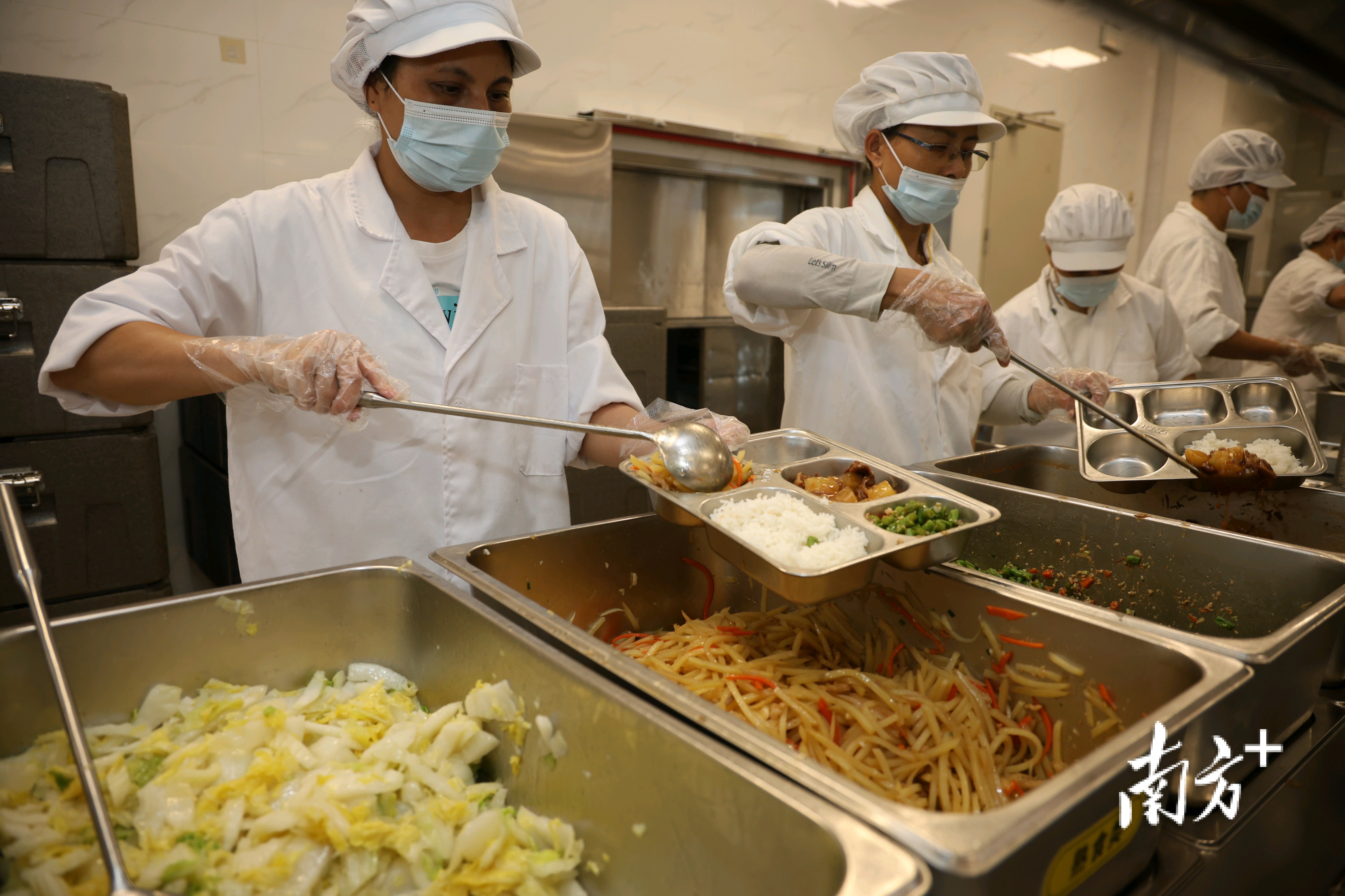 “金湾标准”校园大餐出品有保障。&nbsp;