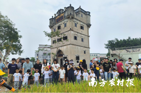 裡村村开发利用升平楼与凤安楼两栋特色碉楼的地理优势,大力发展文旅产业。 裡村村开发利用升平楼与凤安楼两栋特色碉楼的地理优势,大力发展文旅产业。