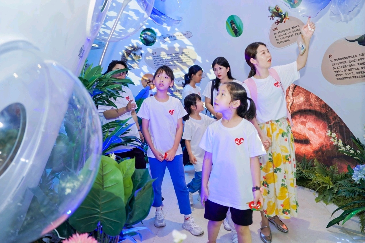 Case | 哎呀不小心忙到研討會都結束了才發文(つд⊂) 繼去年用作品回母校，這次很榮幸又再次接到公會的邀請而這次著重討論海洋及河川的生態議題， 所以 我以海陸全餐的概念畫了主視覺（？）, image size:1270x846