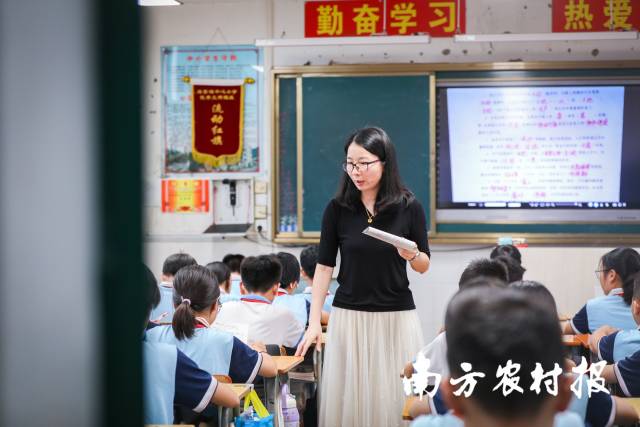 江门台山是驰名侨乡，海宴镇侨胞多把孩子送回他乡，让其接受国内教育。
