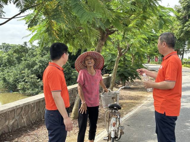 谈起现在的鳌头，村民们笑着表示，鳌头正在发生实实在在的变化。林伊晴 摄