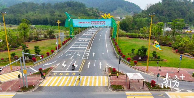 汕昆高速龙仙东出入口沿路