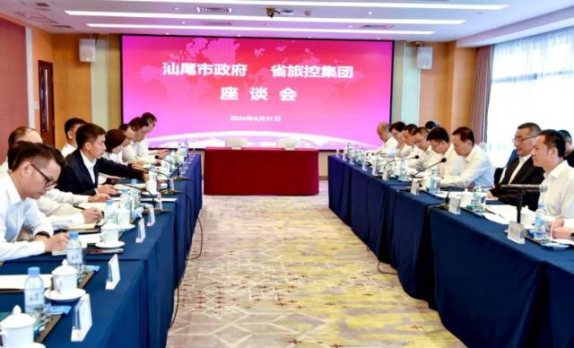 签约前，双方举行座谈会，围绕有关项目策划进行深入交流。