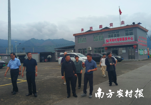 曲沃县考察学习组与菜心产业相关负责人交流。