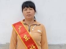 一家三人相继瘫痪，她用爱撑起整个家