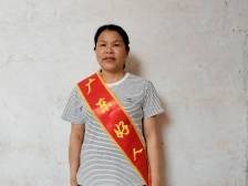 兄嫂过世留下3个侄子侄女，她无怨无悔抚养20年