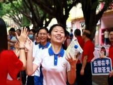 终于考完啦！直击深圳考点外“大场面”和“小心愿”