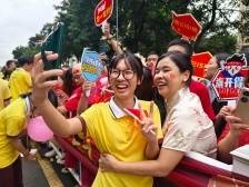 是终点，更是起点！南方+直击东莞高考“接考大场面”