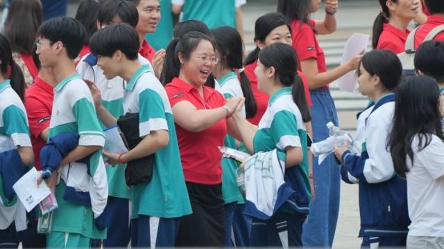 视频｜佛山学子，高考加油！你们乘风破浪，我们一路护航