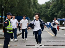 视频｜高考结束那一刻，你在想什么？