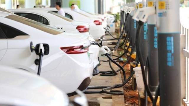 便利申请汽车以旧换新补贴！网上即可办理旧车注销