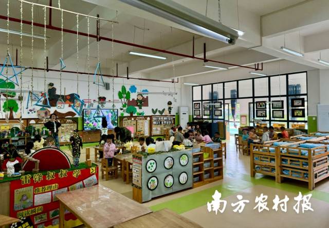 欢乐的幼儿园课堂。