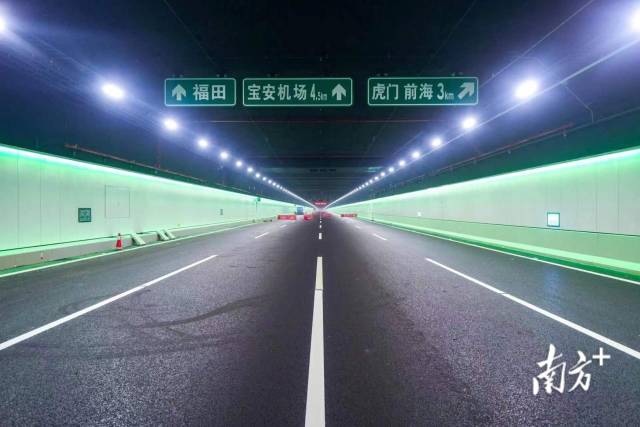 世界最长的双向八车道海底沉管隧道——深中隧道.