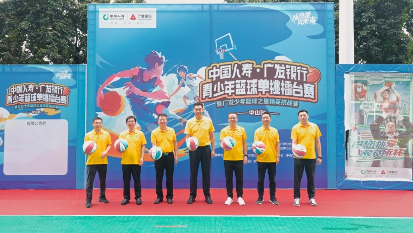 青少年篮球赛正式启动。