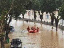 疾风骤雨中 韶关乐昌党员干部勠力同心防汛救灾