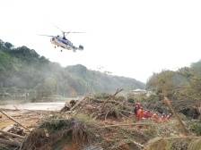 跟随救援直升机挺进“孤岛”，抢救伤员运送物资 | 直击梅州汛情