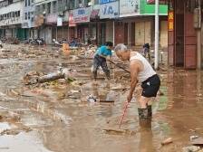 直击梅县防汛一线|团区委组织青年志愿者救灾，目前共救援1045名受困群众